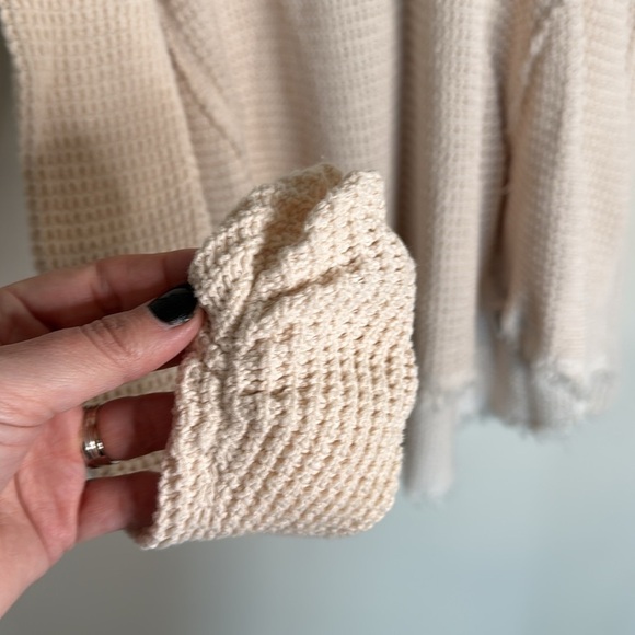 Free People Cold Shoulder Waffle Knit Long Sleeve Sweater Size XS Oversized Boho - Picture 6 of 8
